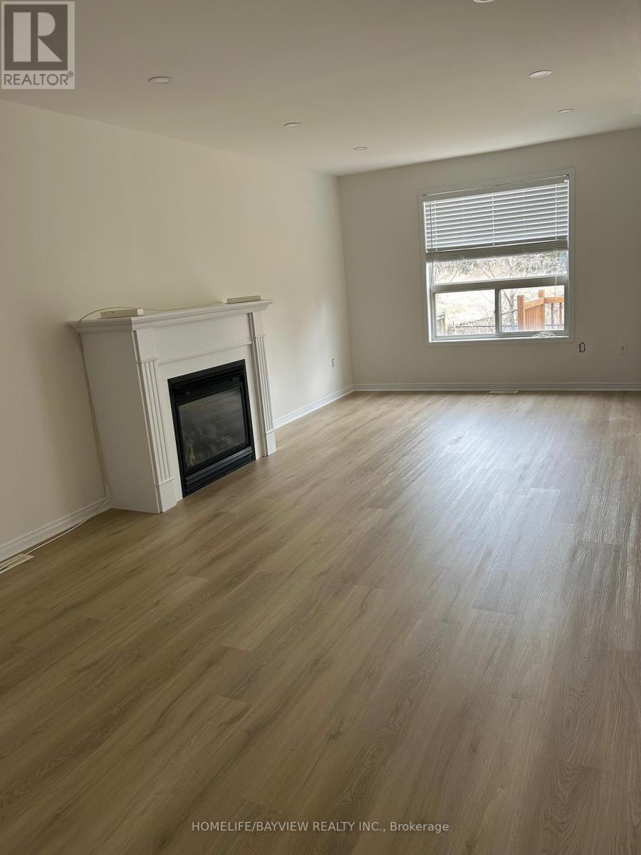 61 Clearmeadow Boulevard, Newmarket, Ontario  L3X 2M6 - Photo 4 - N12536836