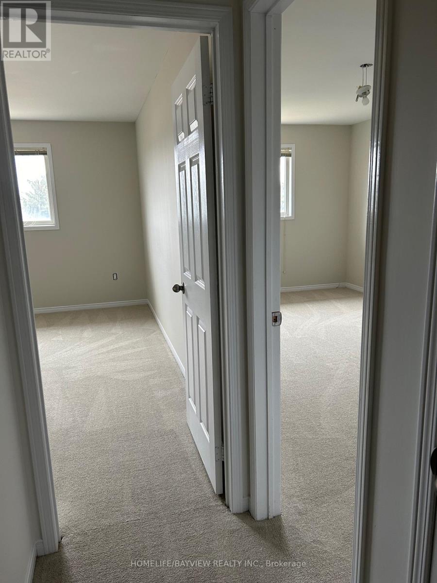 61 Clearmeadow Boulevard, Newmarket, Ontario  L3X 2M6 - Photo 7 - N12536836