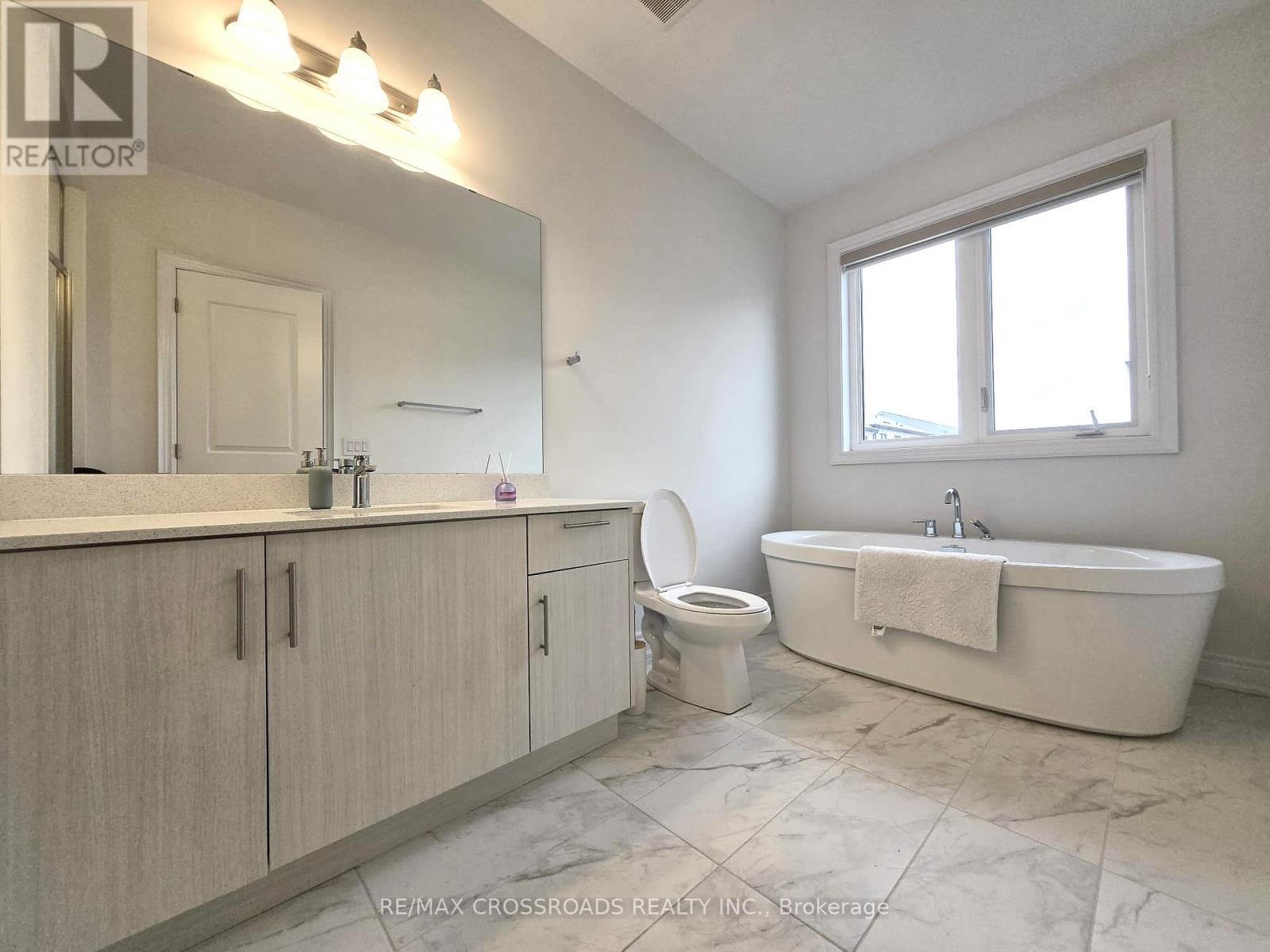 12 Schmeltzer Crescent, Richmond Hill, Ontario  L4E 1A2 - Photo 13 - N12536866