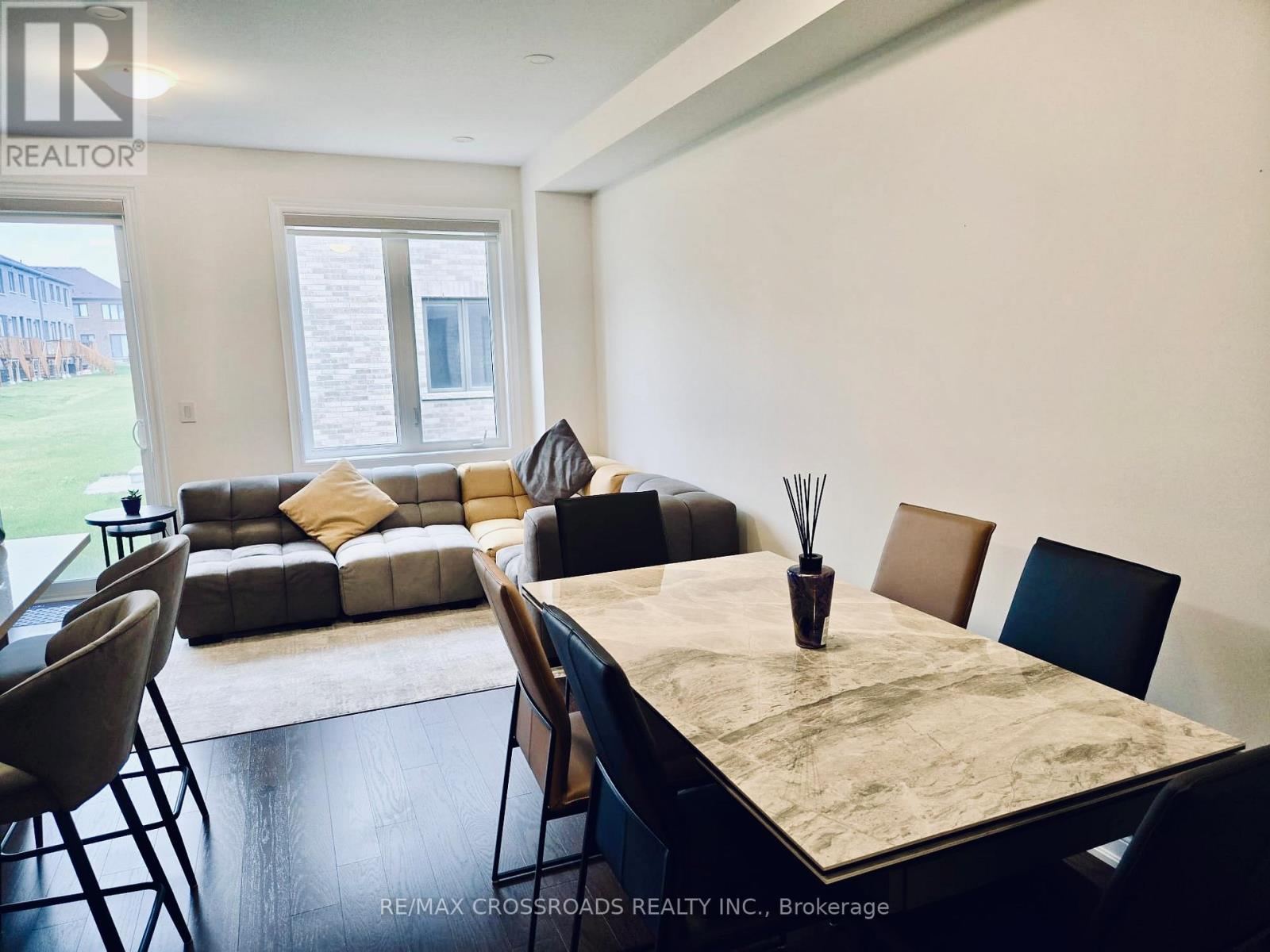 12 Schmeltzer Crescent, Richmond Hill, Ontario  L4E 1A2 - Photo 2 - N12536866