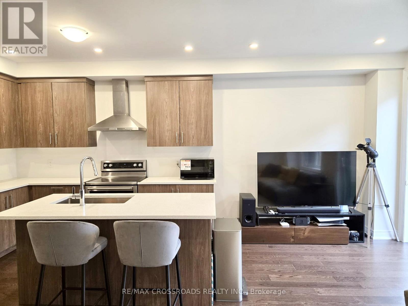 12 Schmeltzer Crescent, Richmond Hill, Ontario  L4E 1A2 - Photo 5 - N12536866