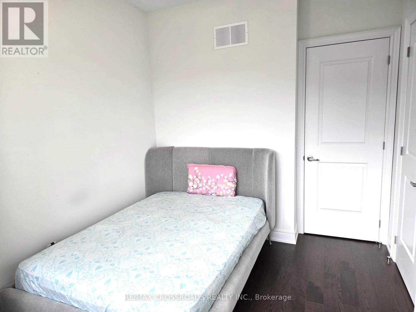 12 Schmeltzer Crescent, Richmond Hill, Ontario  L4E 1A2 - Photo 8 - N12536866