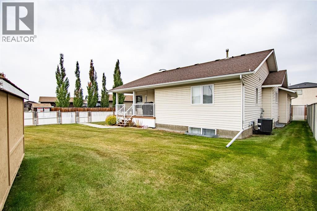 8 Oswald Close, Red Deer, Alberta  T4R 5E2 - Photo 7 - A2260856
