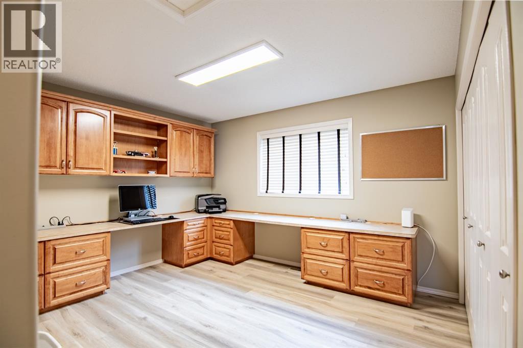 8 Oswald Close, Red Deer, Alberta  T4R 5E2 - Photo 33 - A2260856