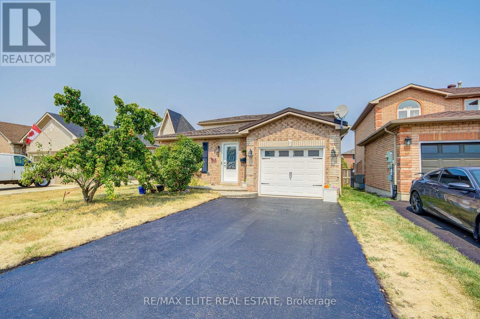 222 COUNTRY LANE, Barrie, Ontario