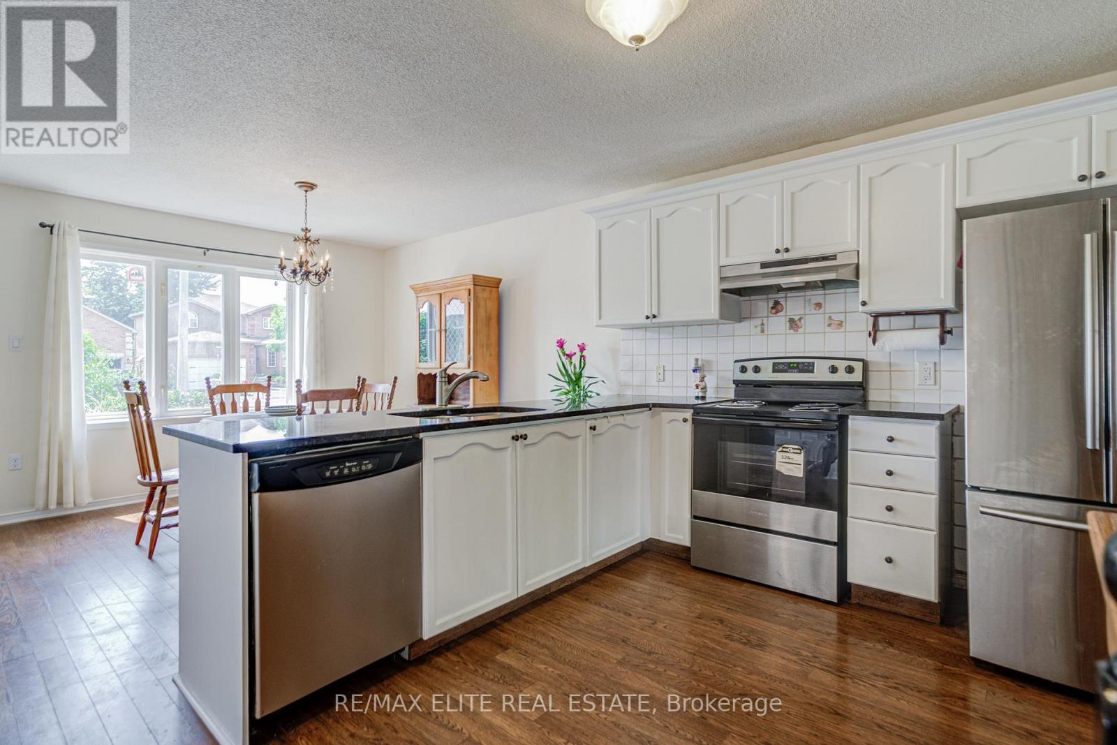 222 Country Lane, Barrie, Ontario  L4N 0W1 - Photo 10 - S12536686