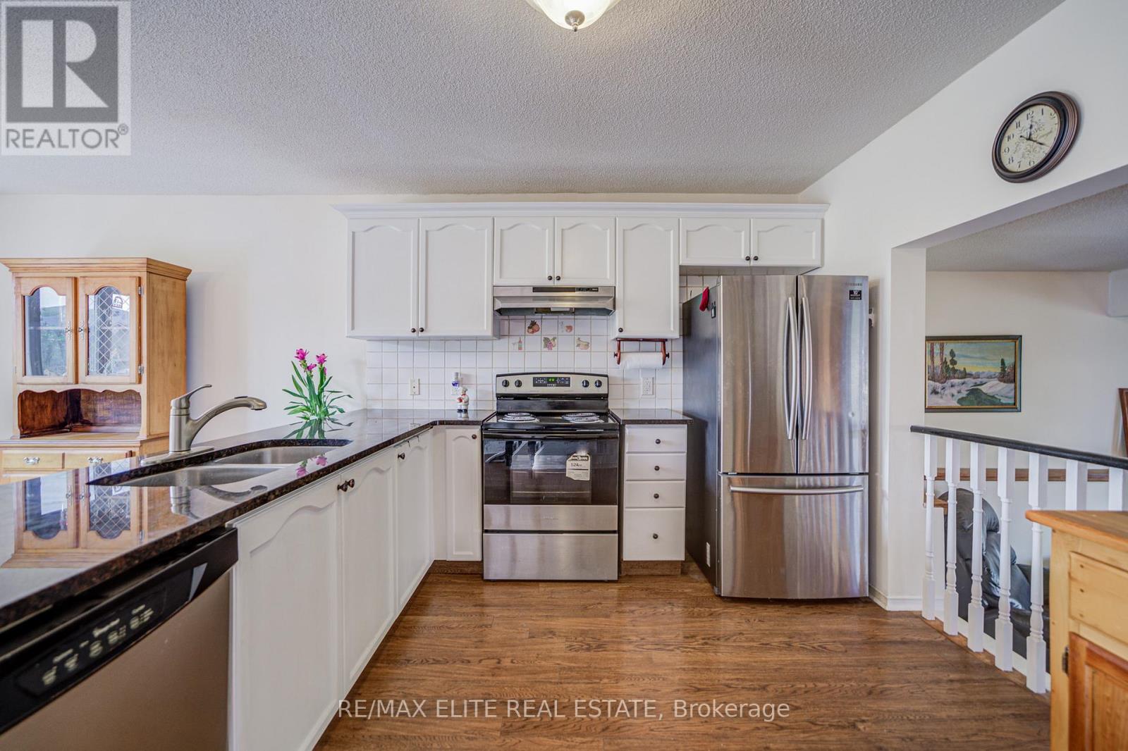 222 Country Lane, Barrie, Ontario  L4N 0W1 - Photo 11 - S12536686