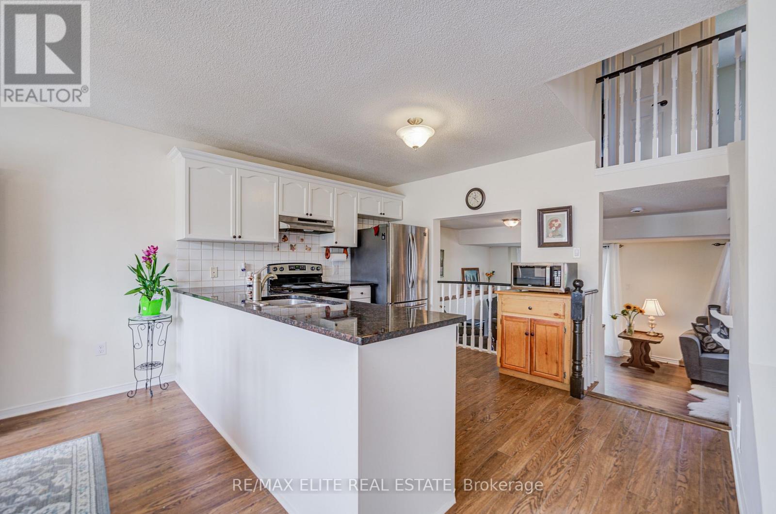 222 Country Lane, Barrie, Ontario  L4N 0W1 - Photo 12 - S12536686