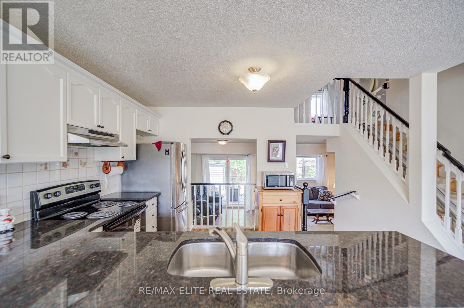 222 Country Lane, Barrie, Ontario  L4N 0W1 - Photo 13 - S12536686