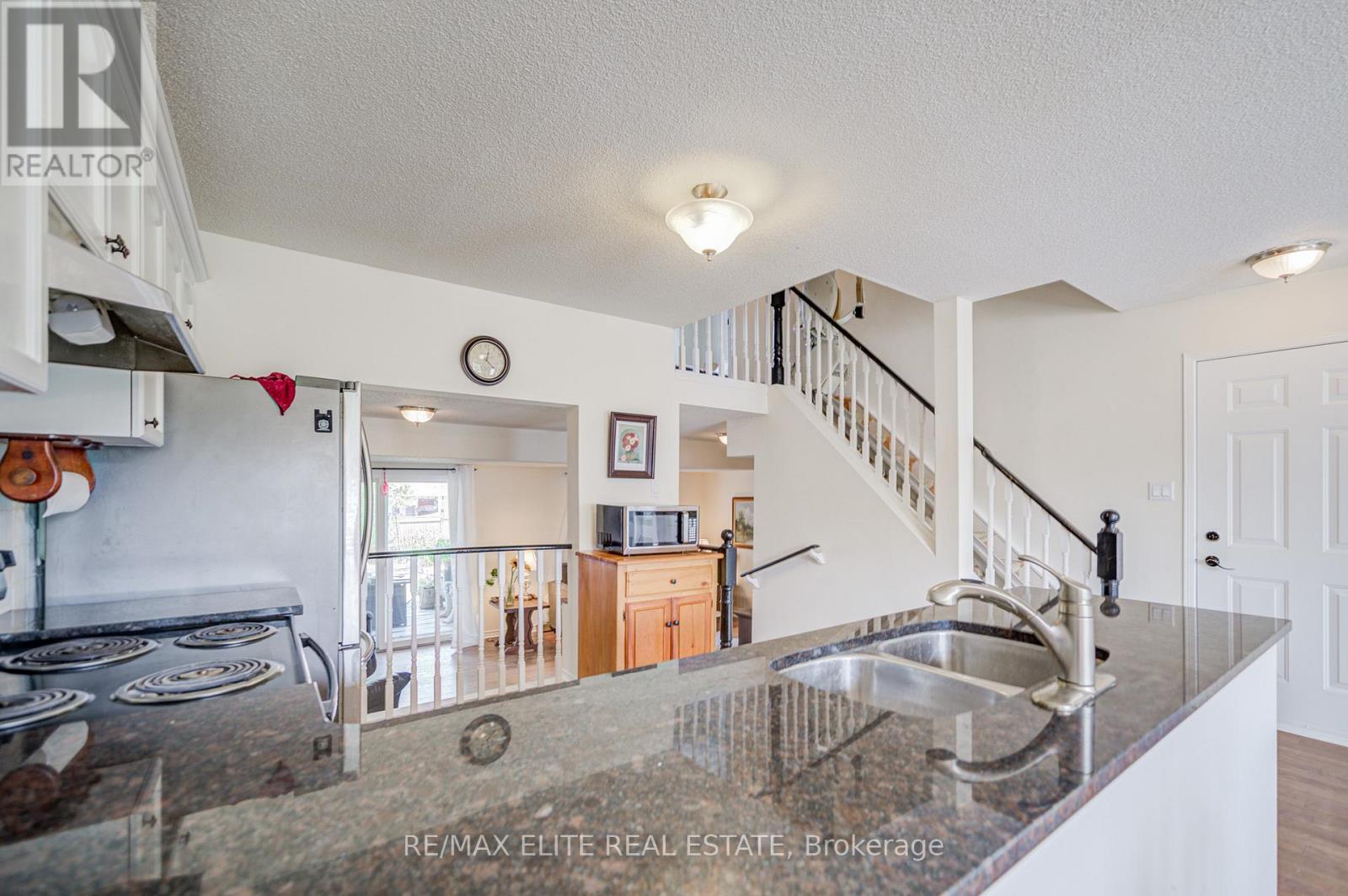 222 Country Lane, Barrie, Ontario  L4N 0W1 - Photo 14 - S12536686