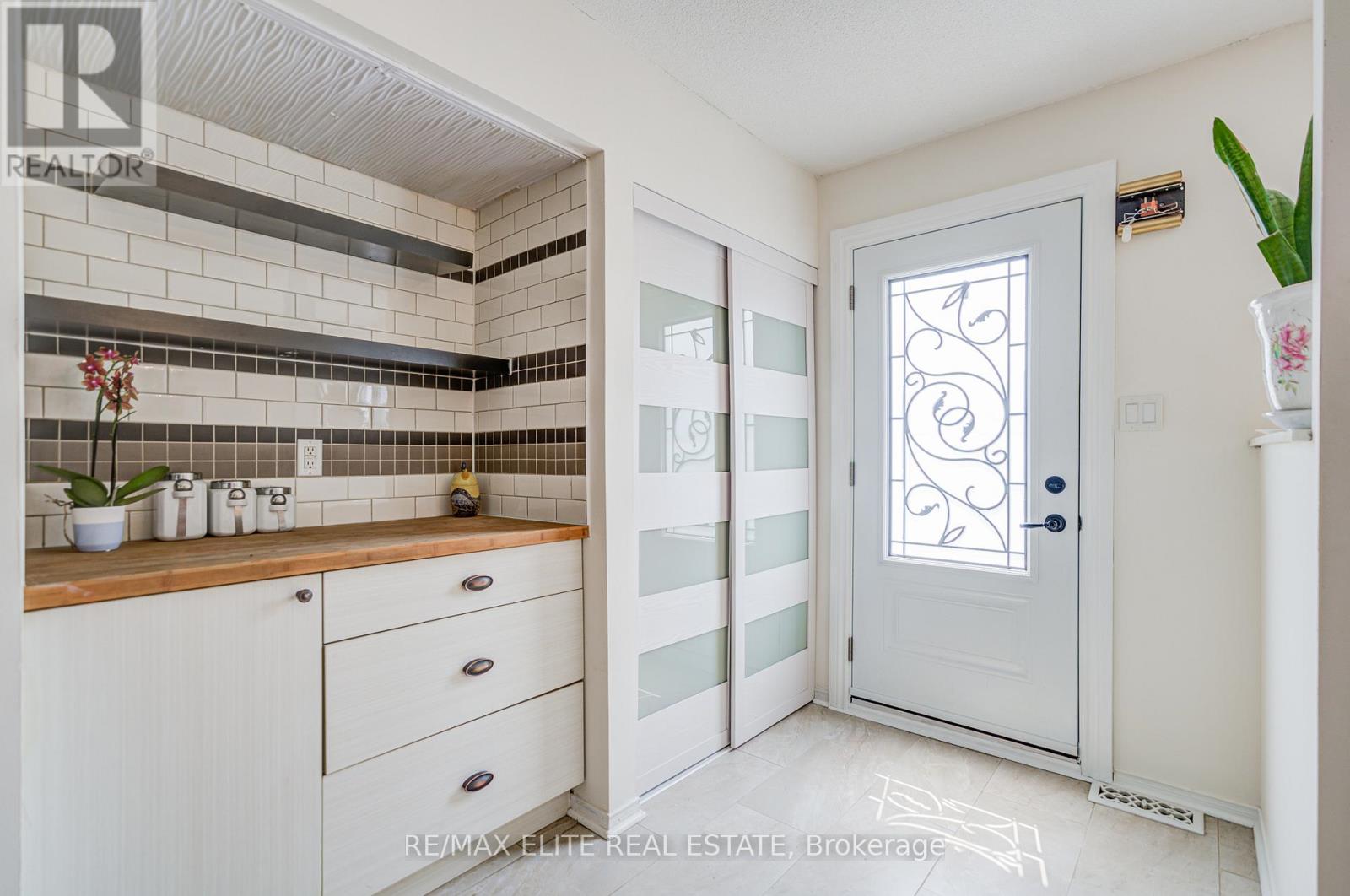 222 Country Lane, Barrie, Ontario  L4N 0W1 - Photo 4 - S12536686