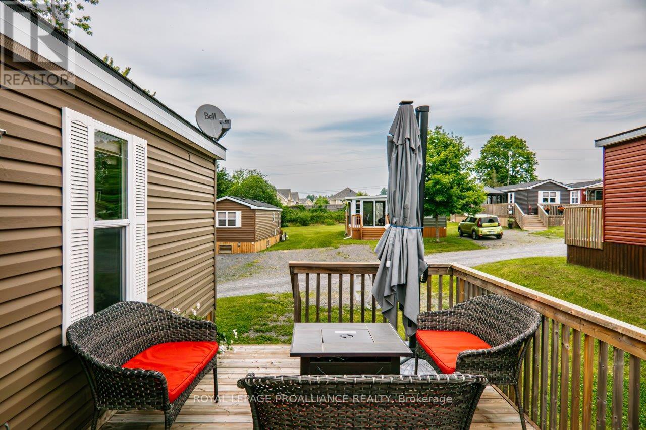 486 Cty Rd 18-12 Park Meadow Lane, Prince Edward County, Ontario K0K 1P0 - Photo 4 - X12536902