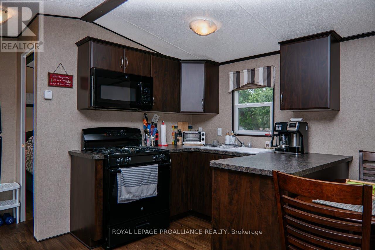 486 Cty Rd 18-12 Park Meadow Lane, Prince Edward County, Ontario K0K 1P0 - Photo 7 - X12536902