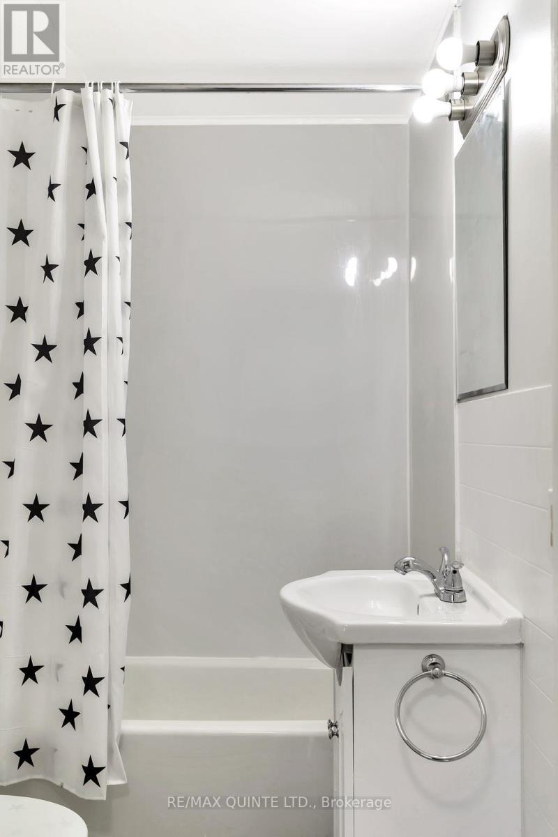 7 Ritchie Avenue, Belleville, Ontario  K8P 3V8 - Photo 15 - X12536926