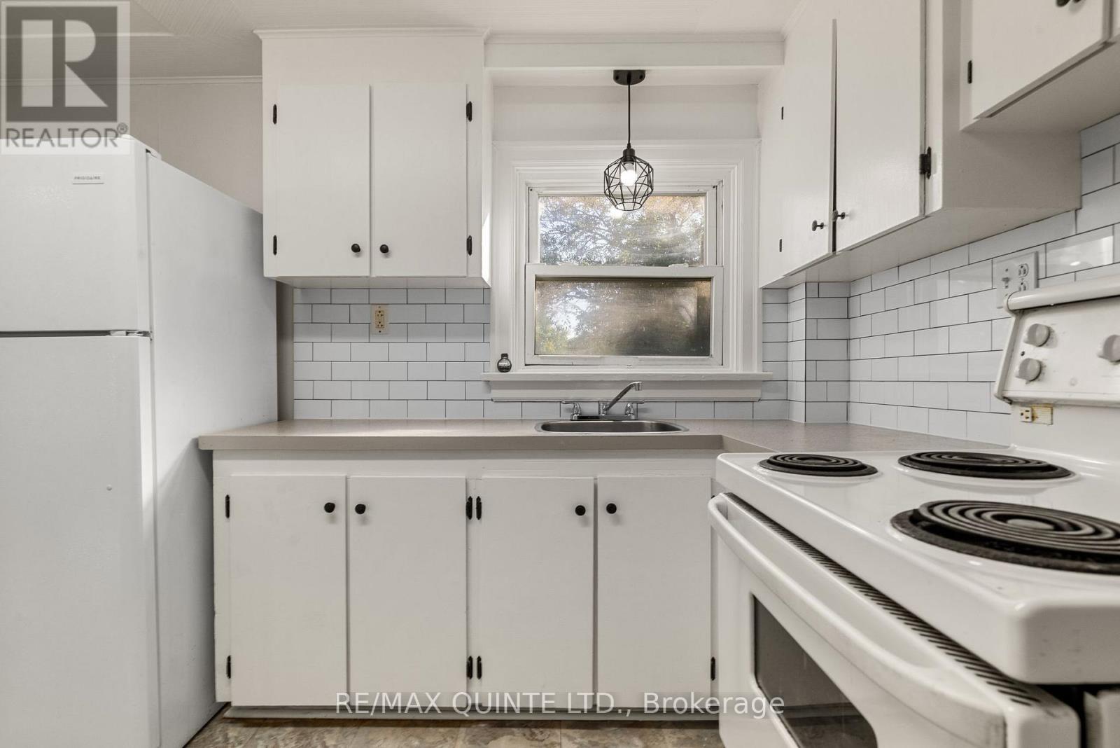 7 Ritchie Avenue, Belleville, Ontario  K8P 3V8 - Photo 4 - X12536926