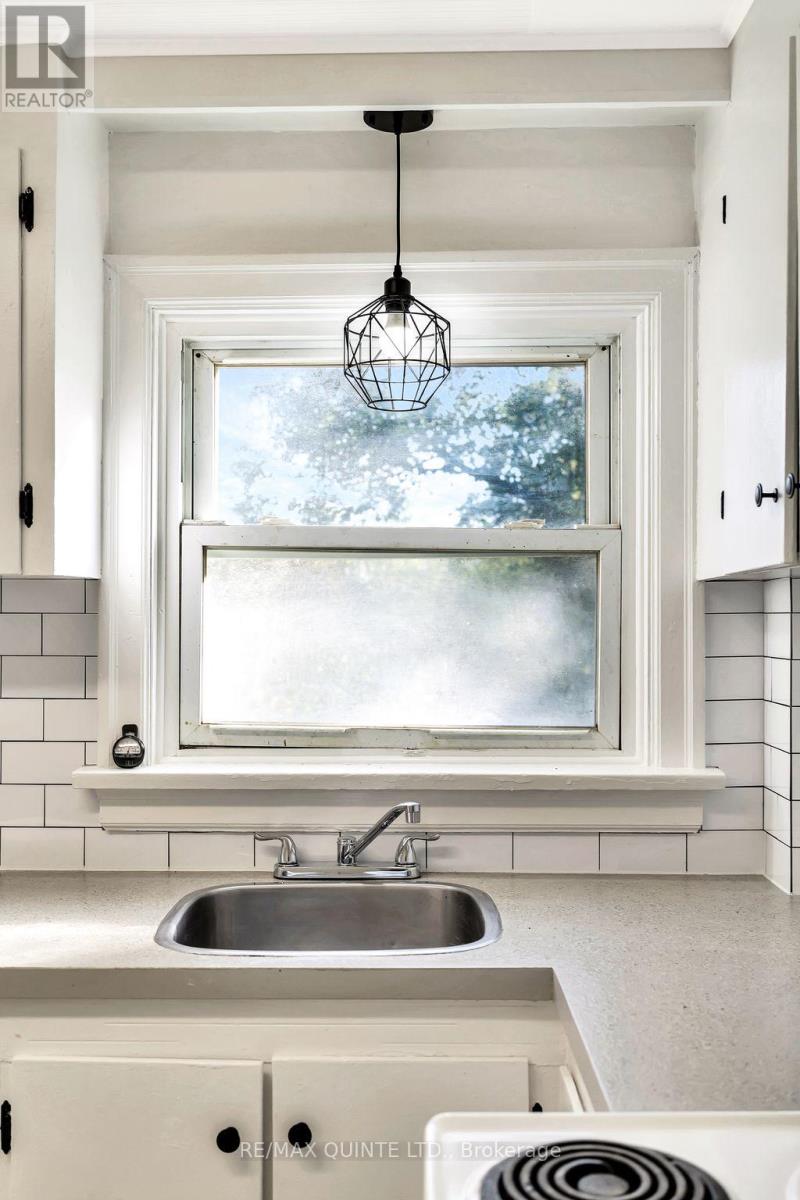 7 Ritchie Avenue, Belleville, Ontario  K8P 3V8 - Photo 5 - X12536926