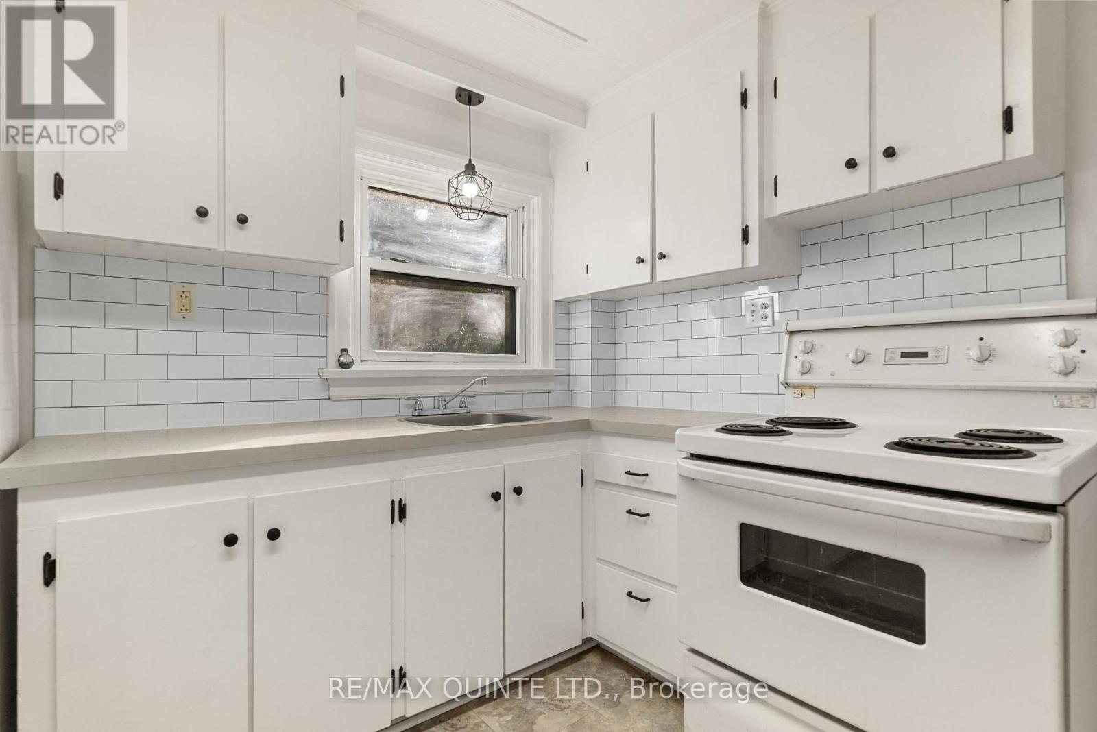 7 Ritchie Avenue, Belleville, Ontario  K8P 3V8 - Photo 7 - X12536926