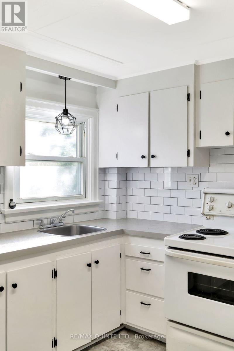 7 Ritchie Avenue, Belleville, Ontario  K8P 3V8 - Photo 8 - X12536926