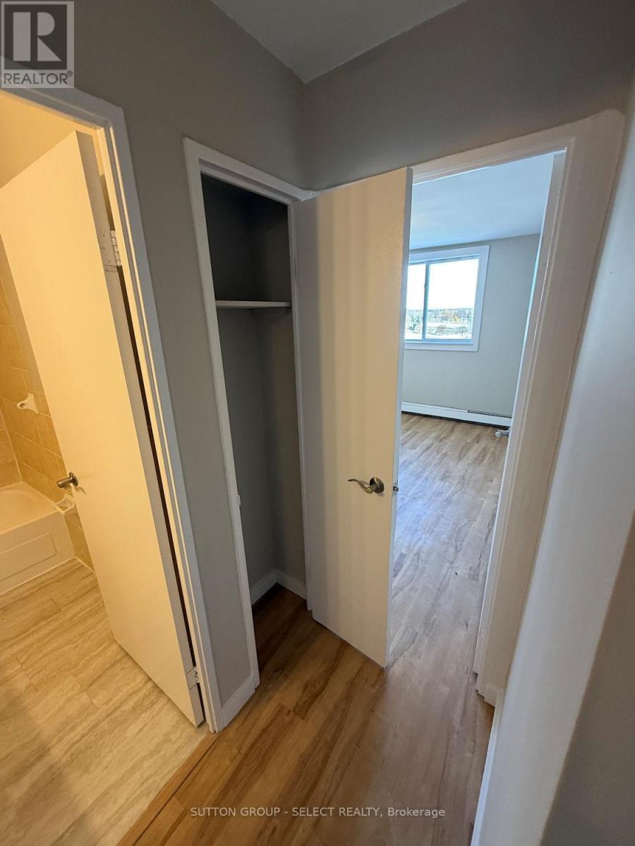 1107 - 573 Mornington Avenue, London East, Ontario  N5Y 4T9 - Photo 6 - X12536900
