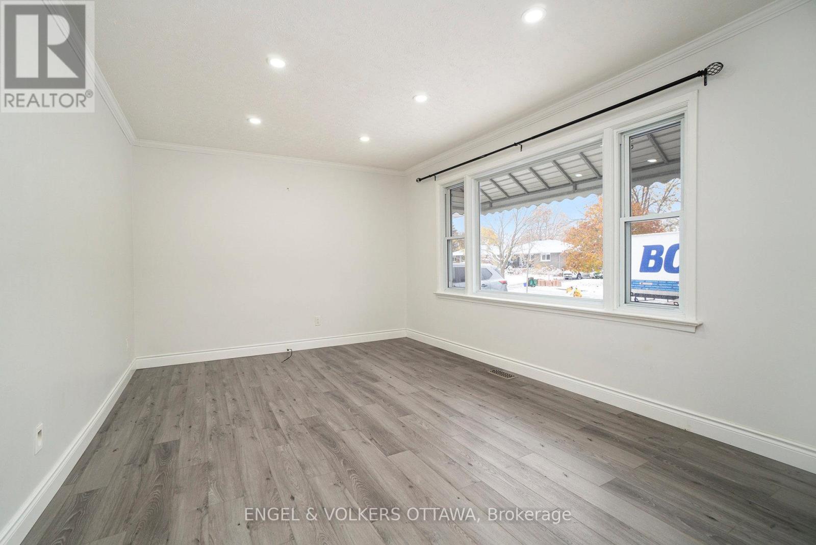 #a - 465 Newman Avenue, Ottawa, Ontario K1K 1N8 - Photo 2 - X12536944