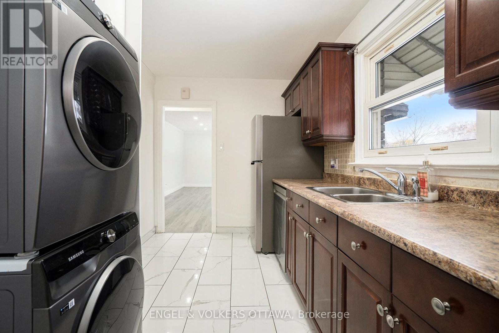 #a - 465 Newman Avenue, Ottawa, Ontario K1K 1N8 - Photo 5 - X12536944