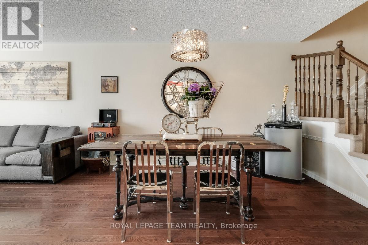 404 Heathrow Private, Ottawa, Ontario  K2S 0M9 - Photo 11 - X12536964