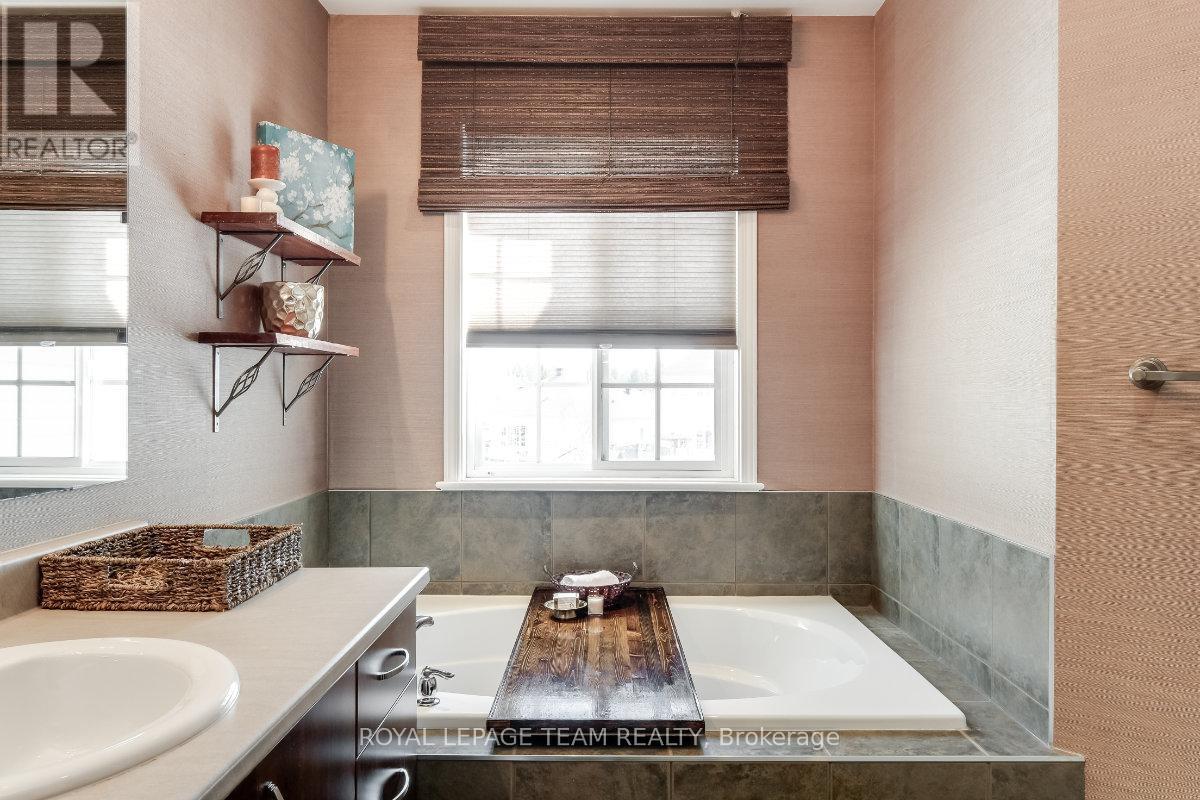 404 Heathrow Private, Ottawa, Ontario  K2S 0M9 - Photo 24 - X12536964