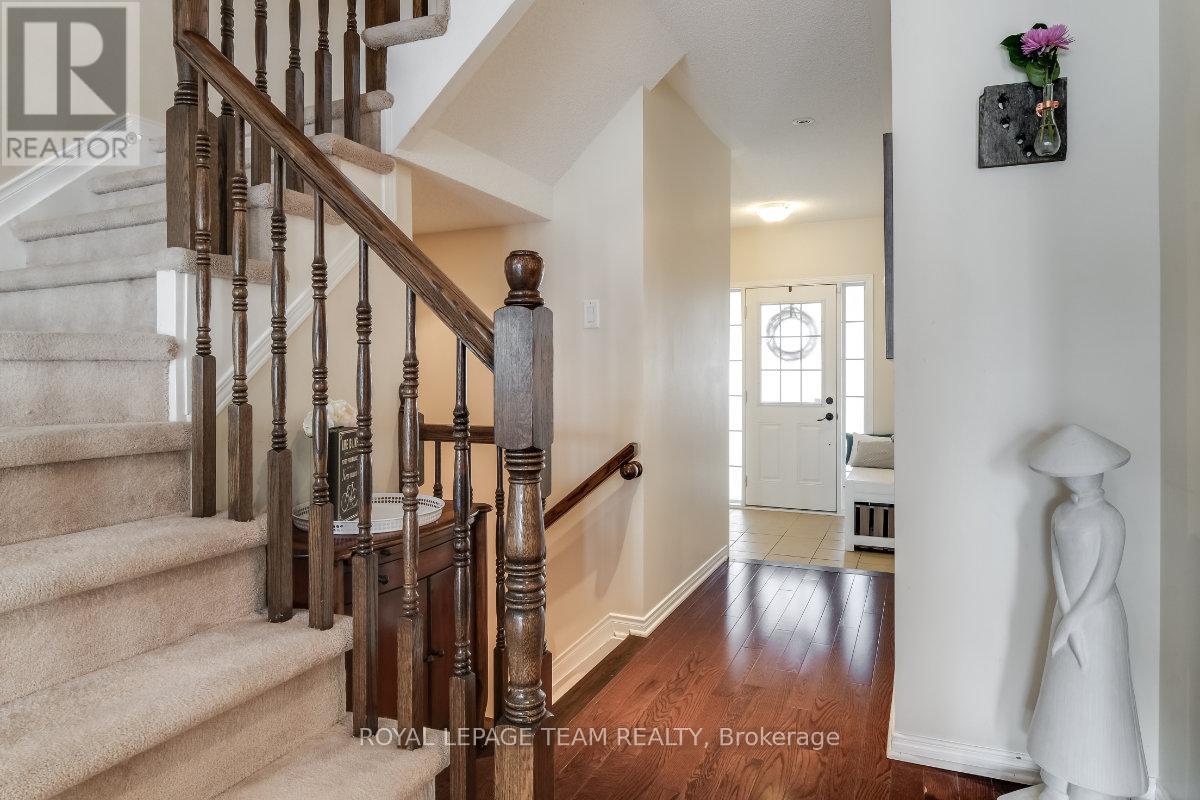 404 Heathrow Private, Ottawa, Ontario  K2S 0M9 - Photo 4 - X12536964