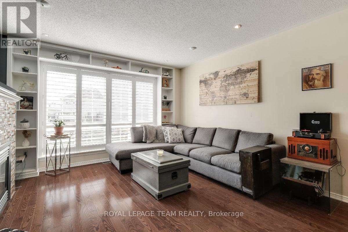404 Heathrow Private, Ottawa, Ontario  K2S 0M9 - Photo 5 - X12536964
