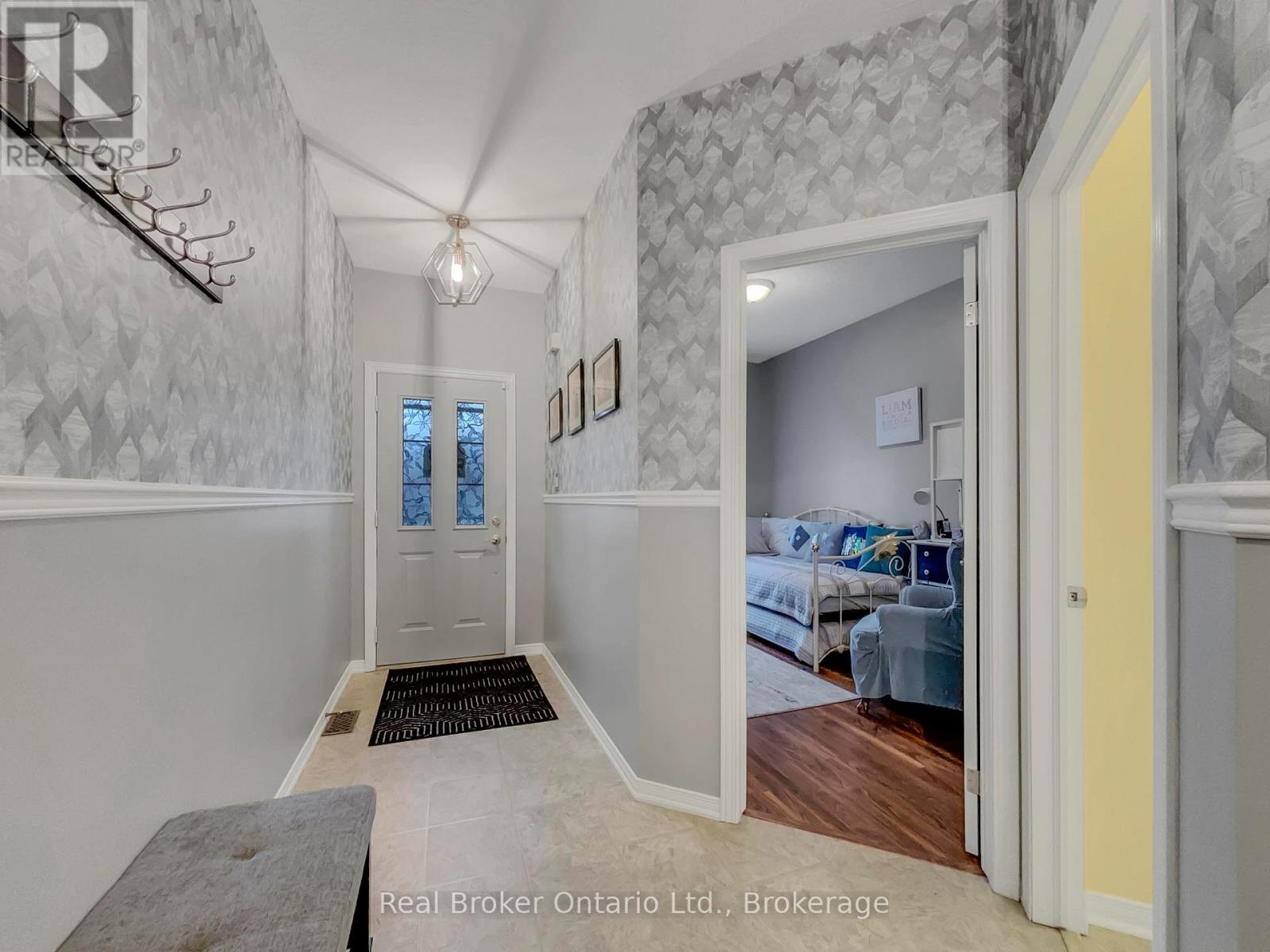 15 - 566 Southridge Drive, Hamilton, Ontario  L9C 7W5 - Photo 6 - X12537030