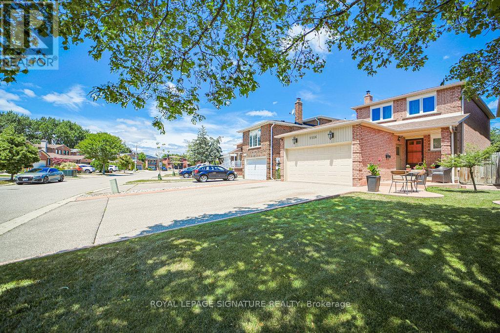 1106 Highgate Place, Mississauga, Ontario  L4W 3H4 - Photo 2 - W12536558