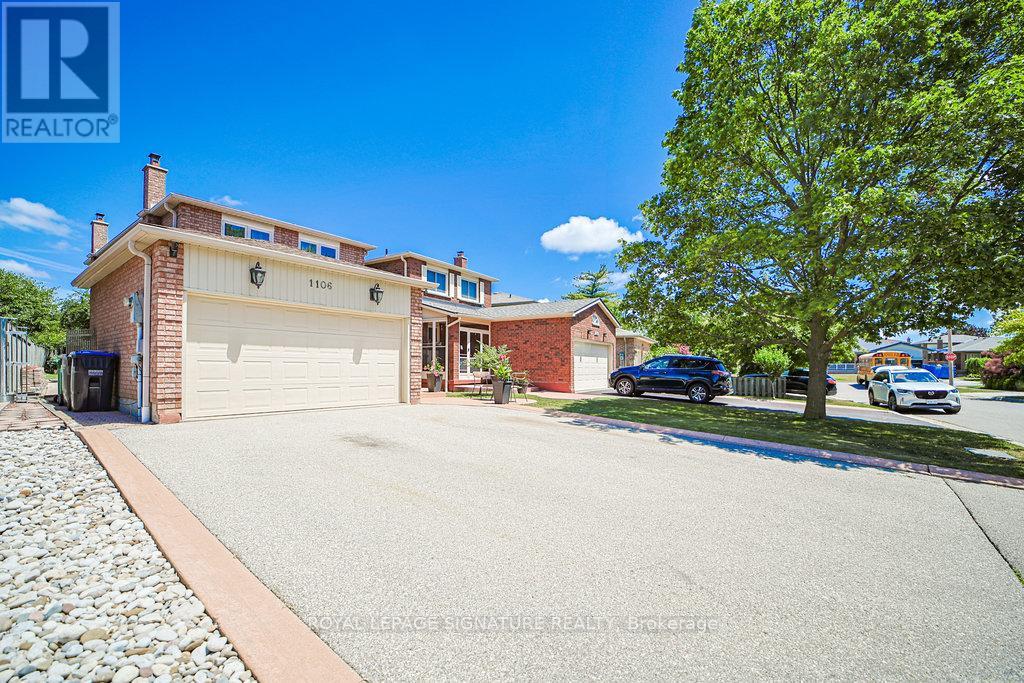 1106 Highgate Place, Mississauga, Ontario  L4W 3H4 - Photo 3 - W12536558