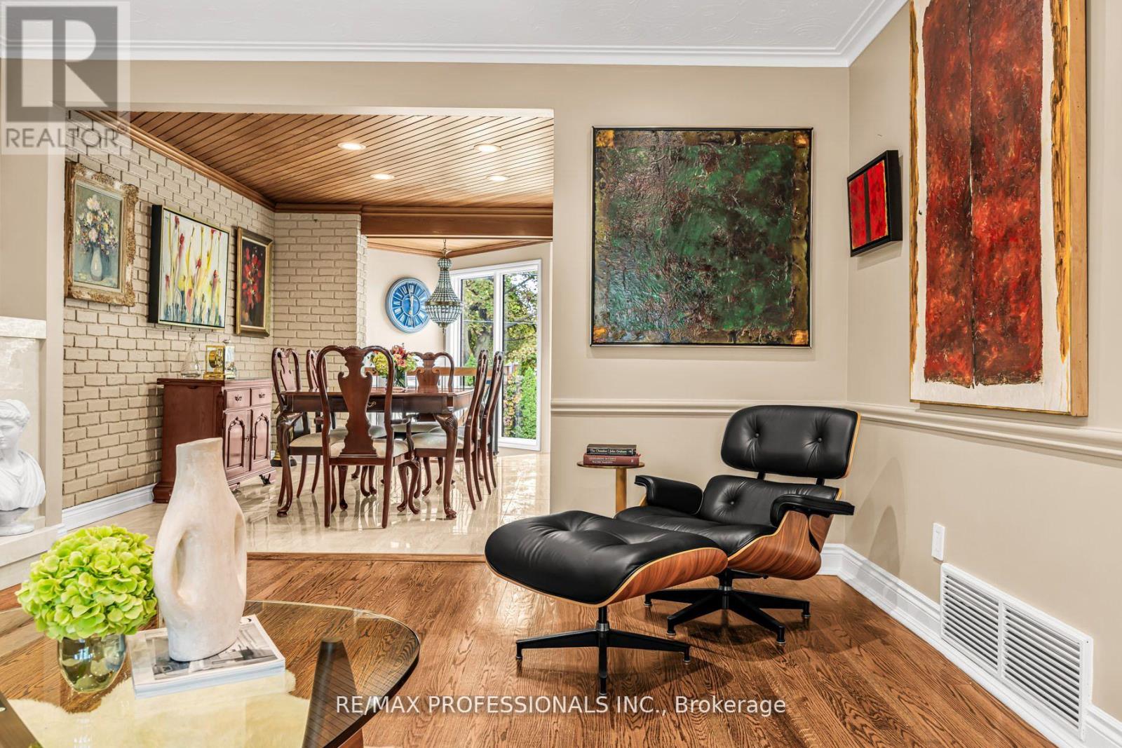 16 Woodpark Road, Toronto, Ontario  M9P 1L9 - Photo 11 - W12536668