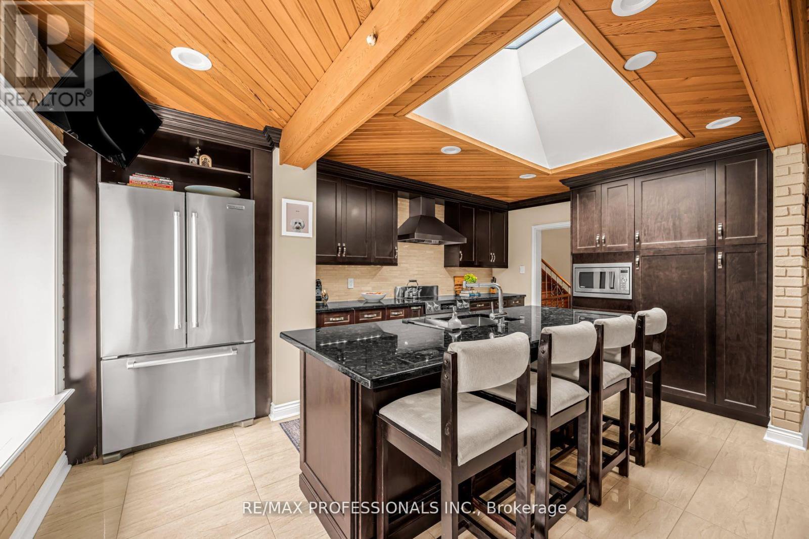 16 Woodpark Road, Toronto, Ontario  M9P 1L9 - Photo 16 - W12536668