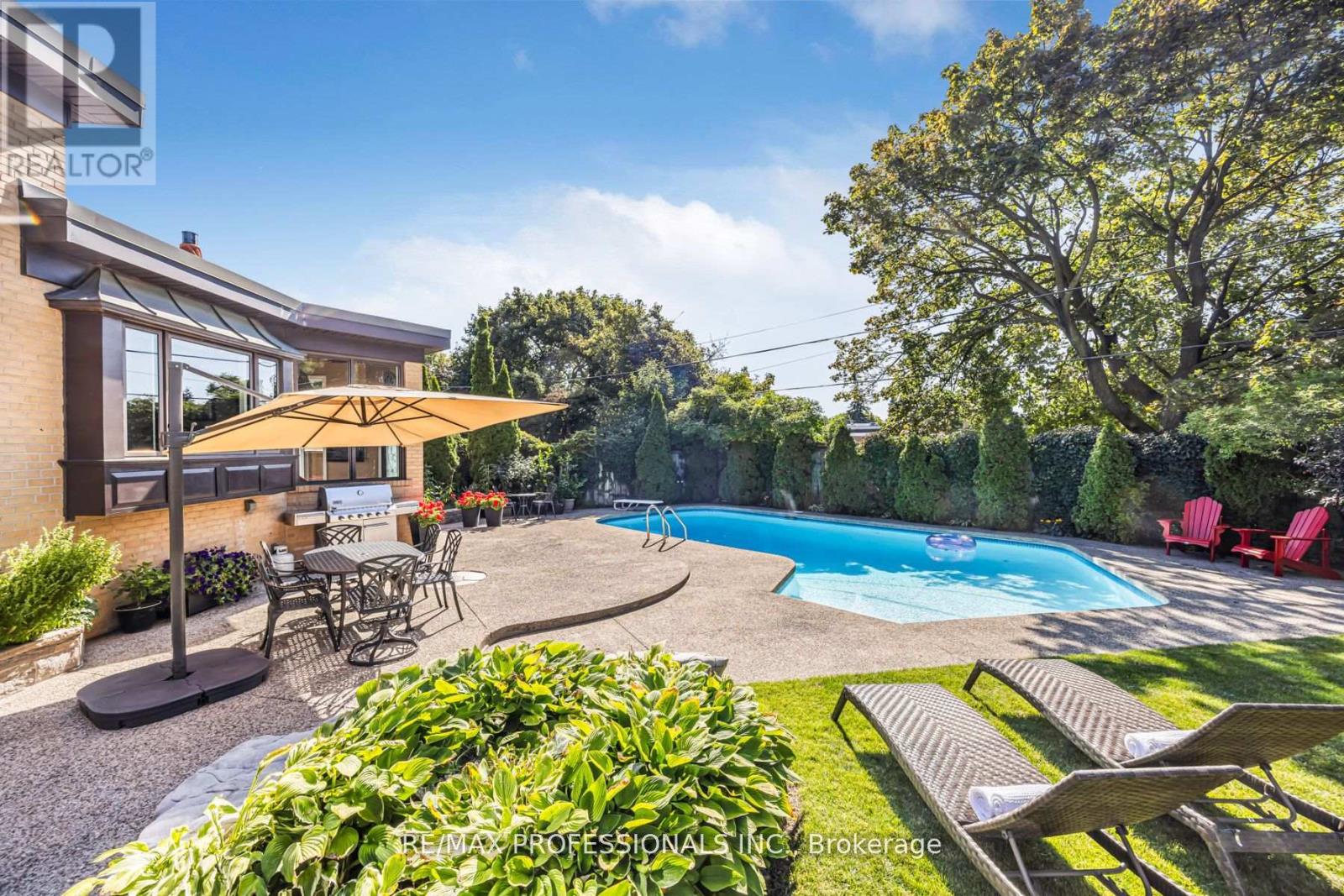 16 Woodpark Road, Toronto, Ontario  M9P 1L9 - Photo 3 - W12536668