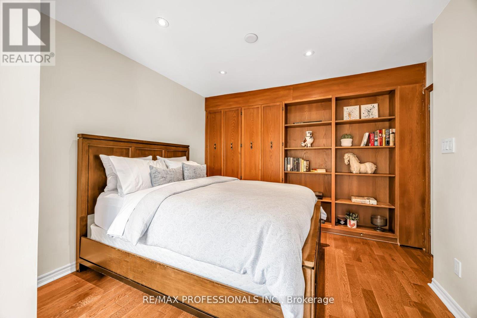 16 Woodpark Road, Toronto, Ontario  M9P 1L9 - Photo 31 - W12536668