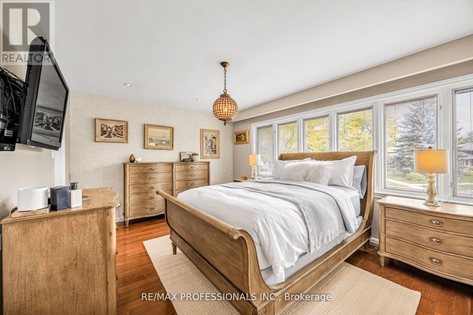 16 Woodpark Road, Toronto, Ontario  M9P 1L9 - Photo 35 - W12536668