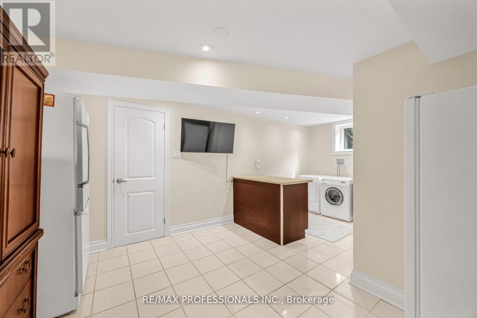 16 Woodpark Road, Toronto, Ontario  M9P 1L9 - Photo 43 - W12536668