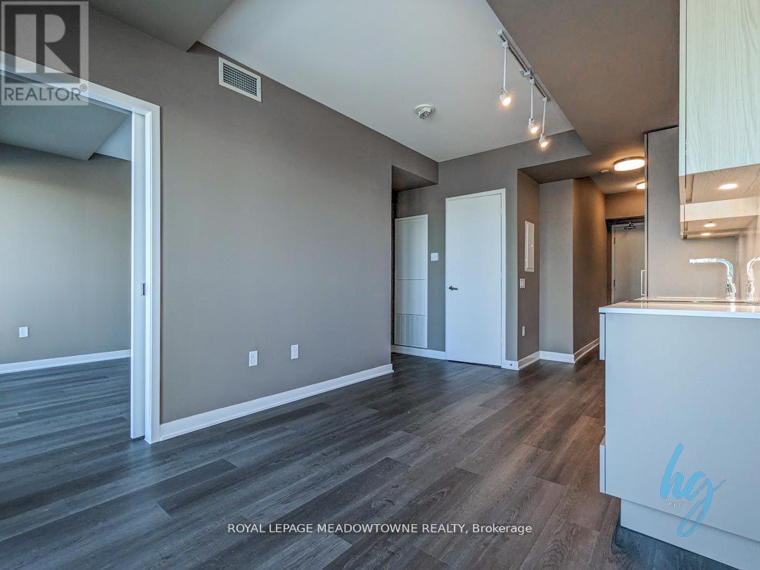 702 - 3900 Confederation Parkway, Mississauga, Ontario  L5B 0M3 - Photo 3 - W12536680