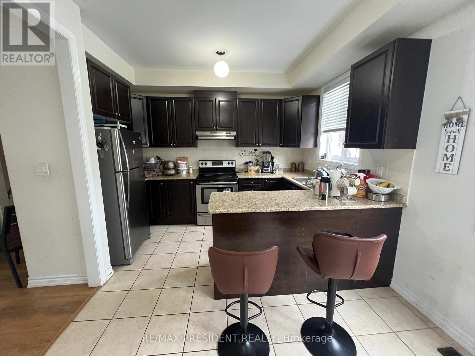 13 Sprucewood Road, Brampton, Ontario  L6Z 0B4 - Photo 4 - W12536696