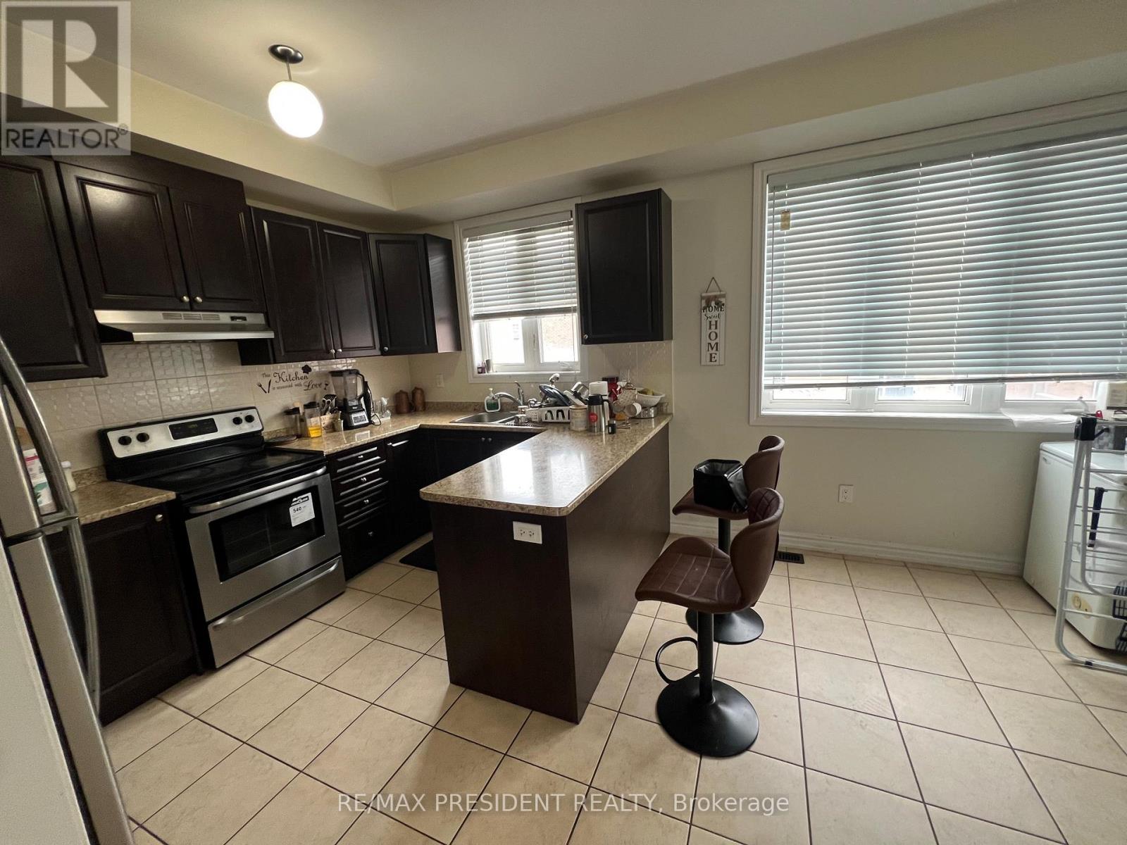 13 Sprucewood Road, Brampton, Ontario  L6Z 0B4 - Photo 5 - W12536696