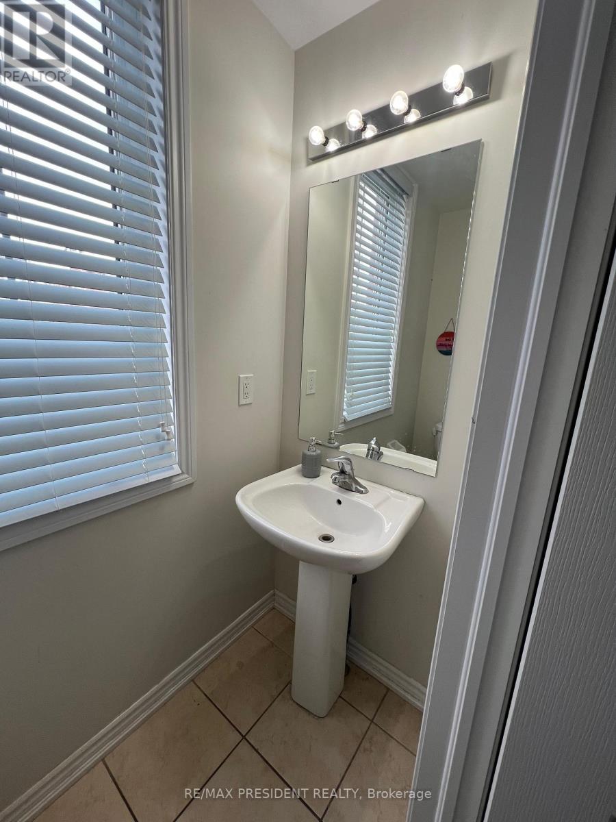 13 Sprucewood Road, Brampton, Ontario  L6Z 0B4 - Photo 9 - W12536696