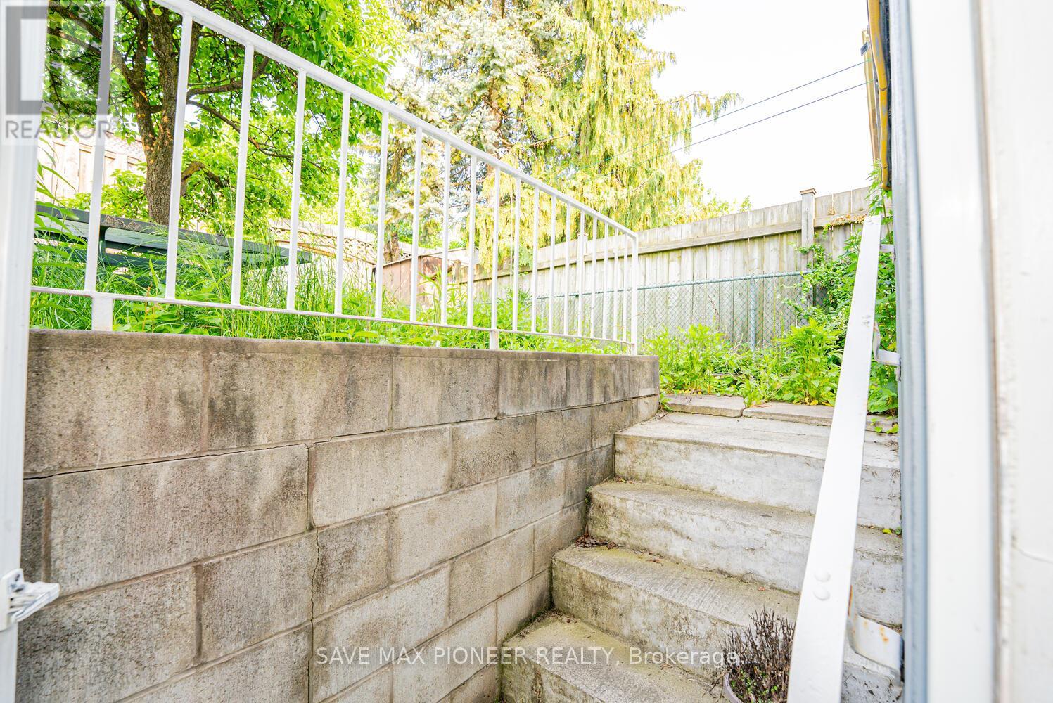 122 Centre Street N, Brampton, Ontario  L6V 2Z3 - Photo 44 - W12536710