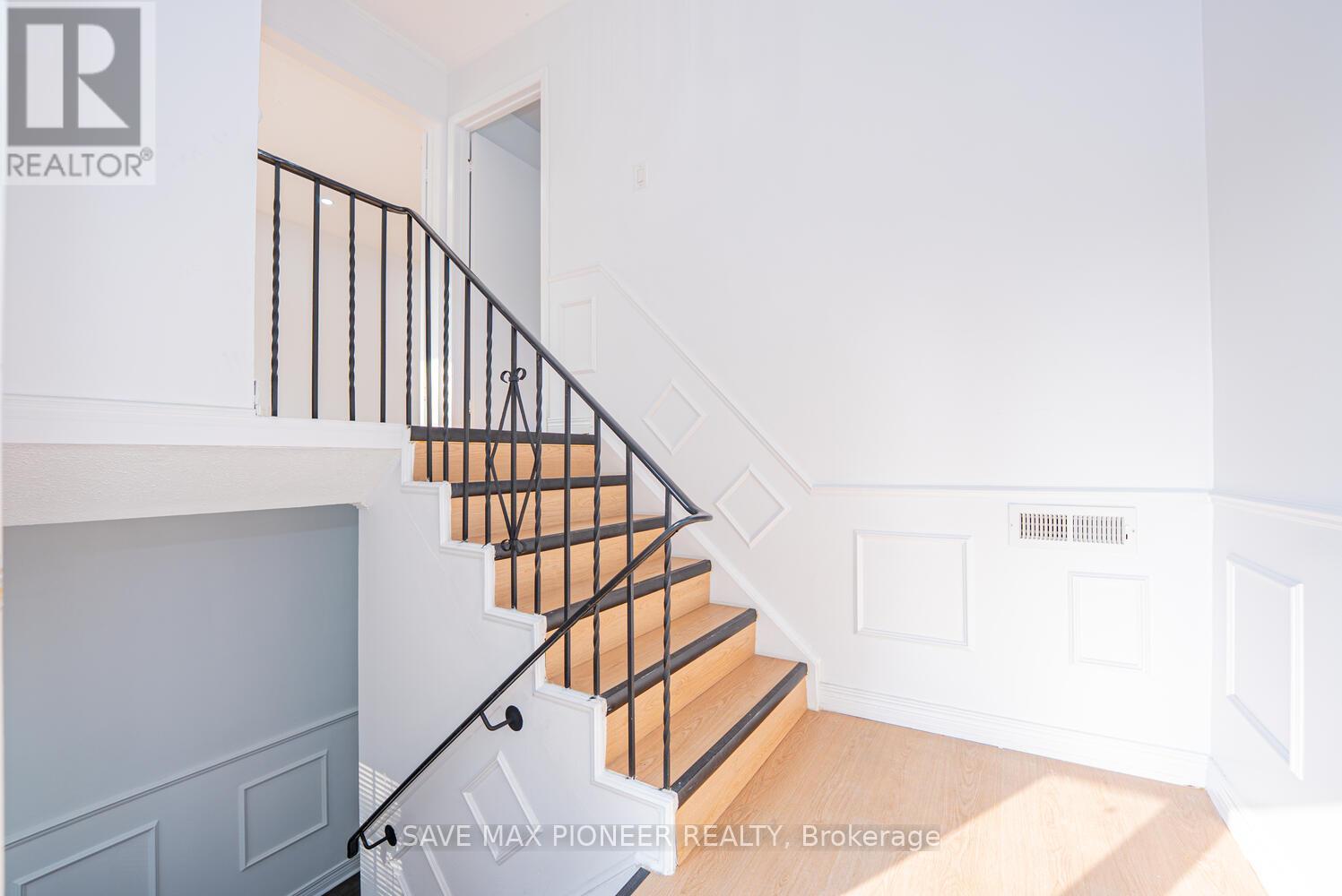 122 Centre Street N, Brampton, Ontario  L6V 2Z3 - Photo 7 - W12536710