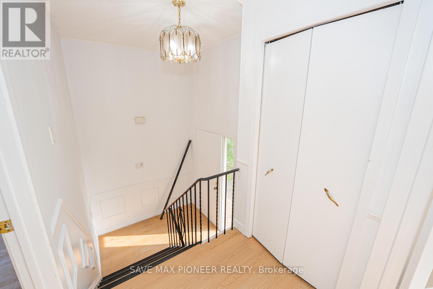 122 Centre Street N, Brampton, Ontario  L6V 2Z3 - Photo 9 - W12536710