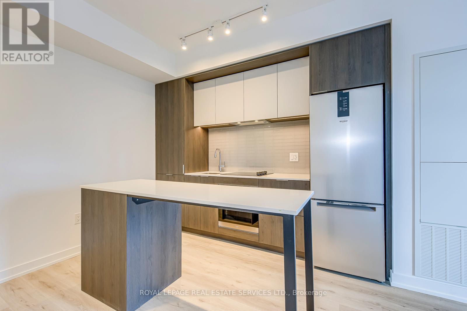 1506 - 395 Square One Drive, Mississauga, Ontario  L5B 0P6 - Photo 10 - W12536712