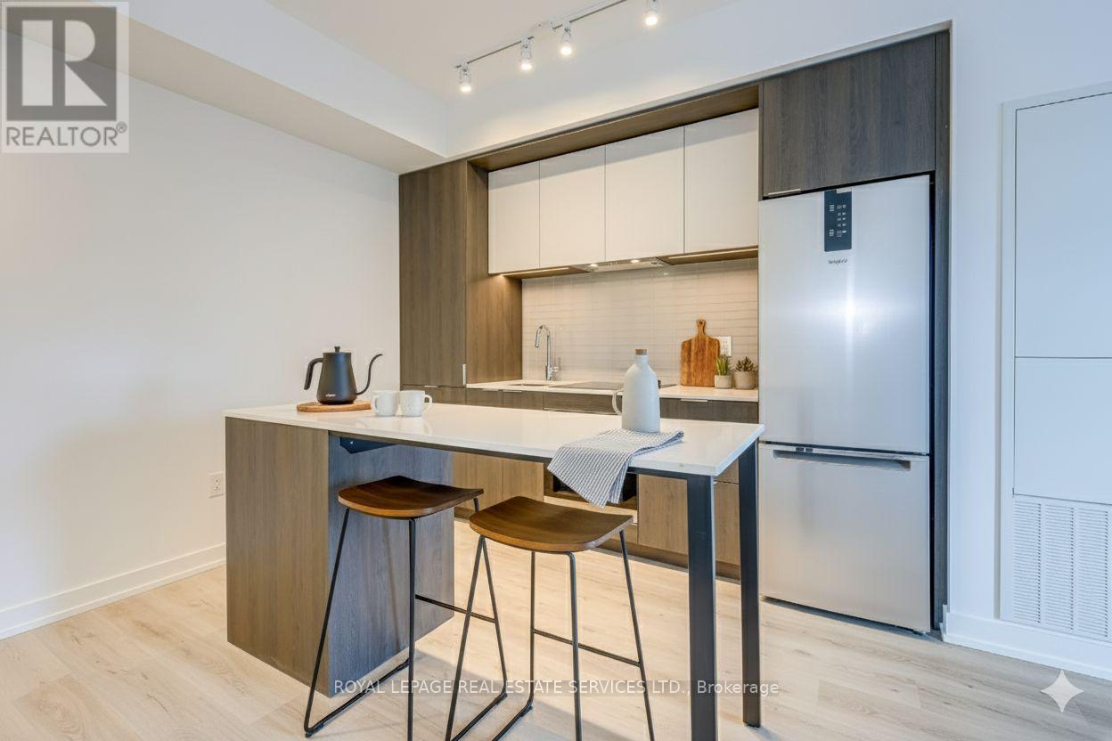 1506 - 395 Square One Drive, Mississauga, Ontario  L5B 0P6 - Photo 12 - W12536712