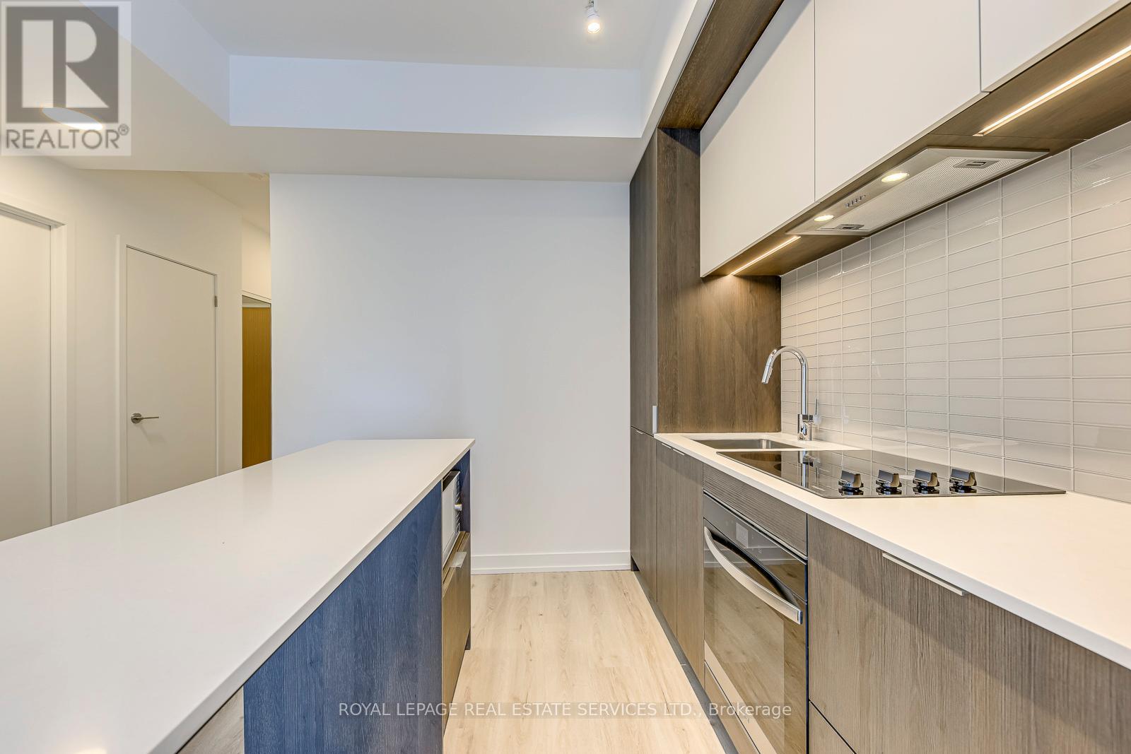 1506 - 395 Square One Drive, Mississauga, Ontario  L5B 0P6 - Photo 13 - W12536712