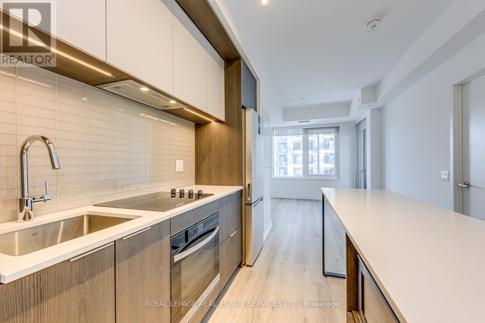 1506 - 395 Square One Drive, Mississauga, Ontario  L5B 0P6 - Photo 14 - W12536712