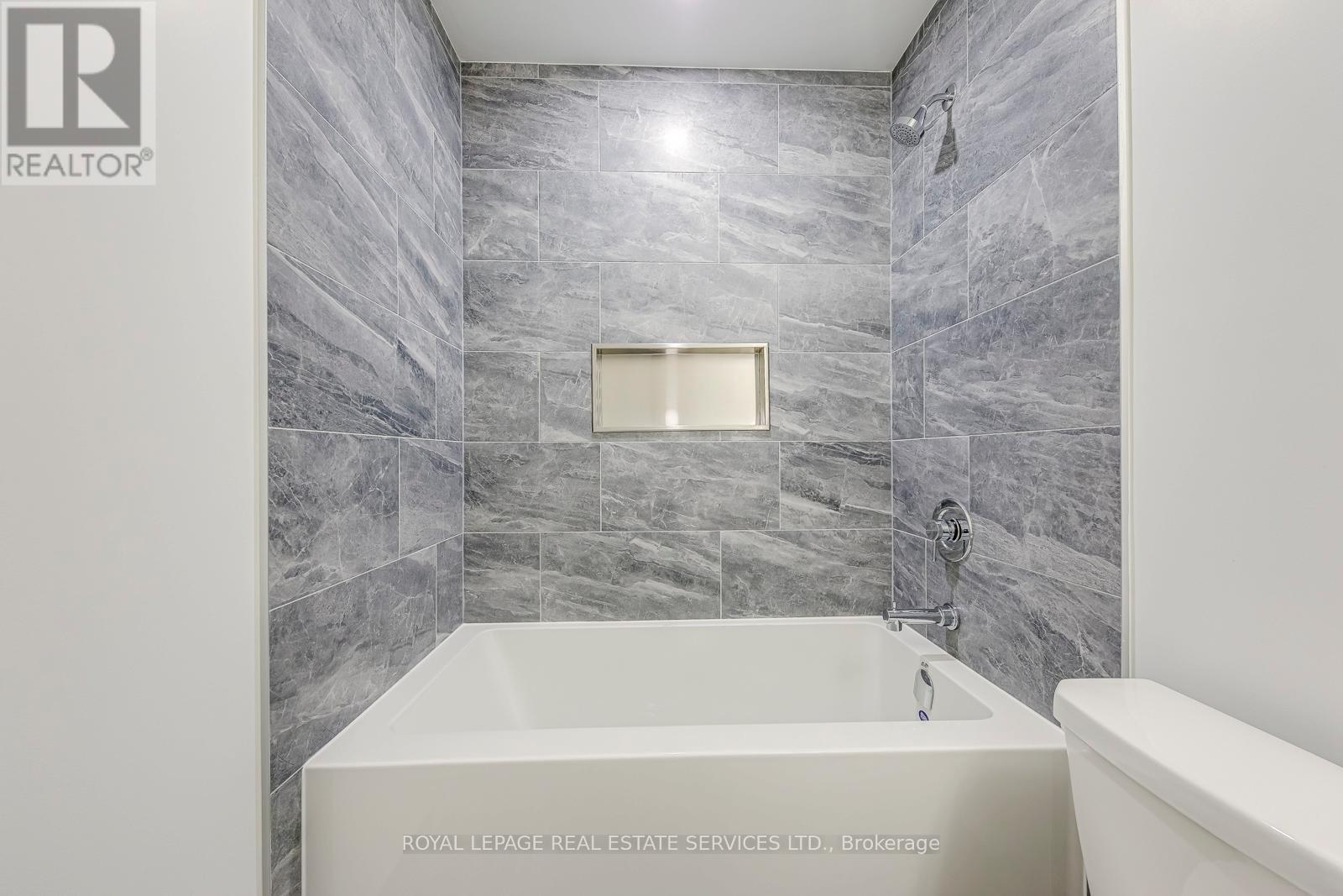 1506 - 395 Square One Drive, Mississauga, Ontario  L5B 0P6 - Photo 26 - W12536712